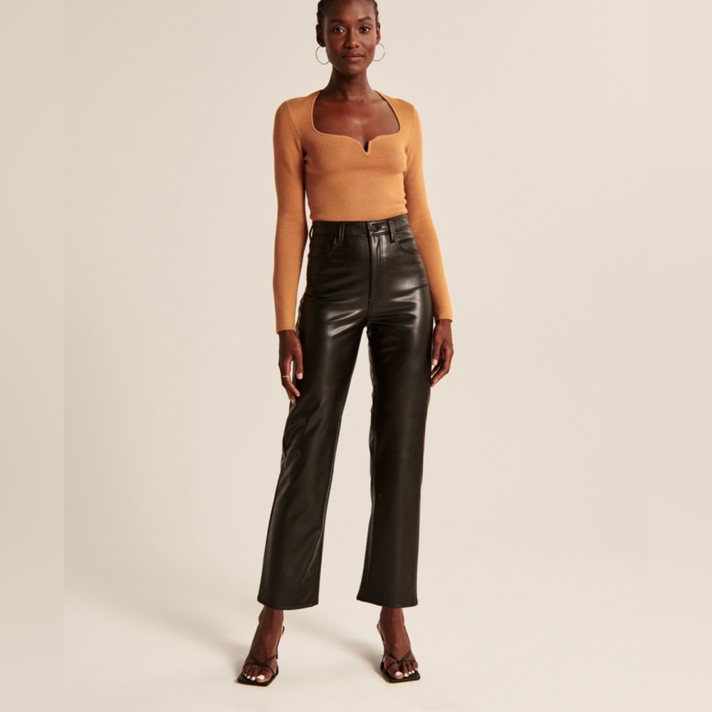 Abercrombie & Fitch Black Faux Leather Ultra High Rise 90s Straight Leg 29 SHORT